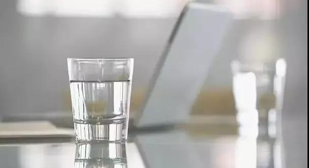 喝错晨起第一杯水，影响健康一辈子！现在改还不晚...