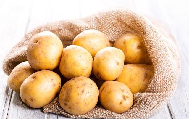 发芽的土豆还能吃吗？医生详细解说，爱吃土豆的您不妨来了解 