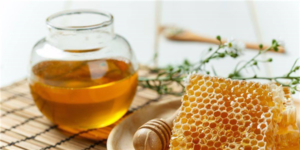 蜂蜜水清肠还养颜？专家说：除了长胖没什么用 