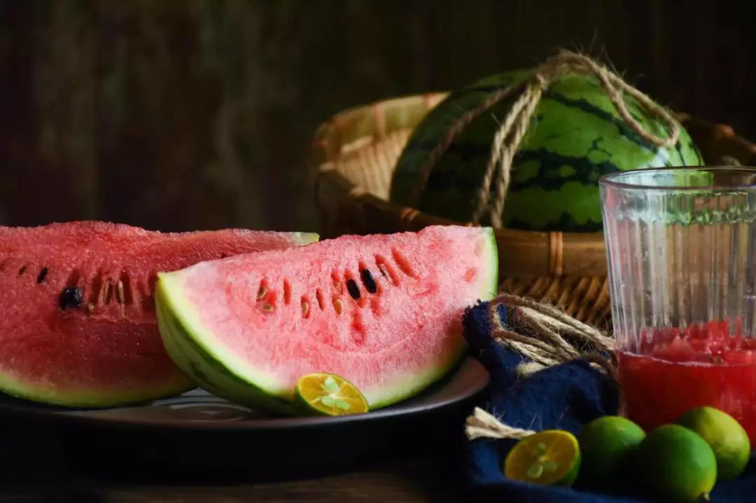 火龙果和西瓜，想减肥吃哪个？结果大跌眼镜！