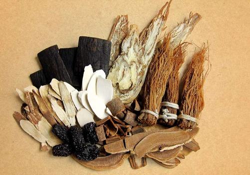 医生提醒：这5类常见的中药很伤肝，请大家谨慎服用！ 