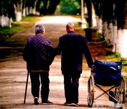 “老人说爱是陪伴”