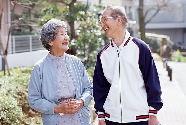 你支持老人再婚吗？老人再婚有益身心健康！