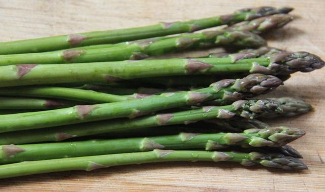 爱吃芦笋的一定要收藏，教你5种芦笋简单营养的做法，好吃极了