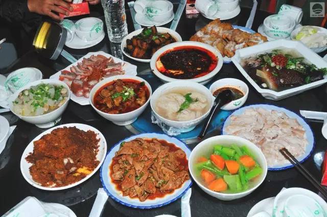 云南农村“八大碗”,经久不衰的美食经典!你吃了几碗？