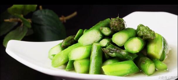 低脂鲜美的清炒芦笋