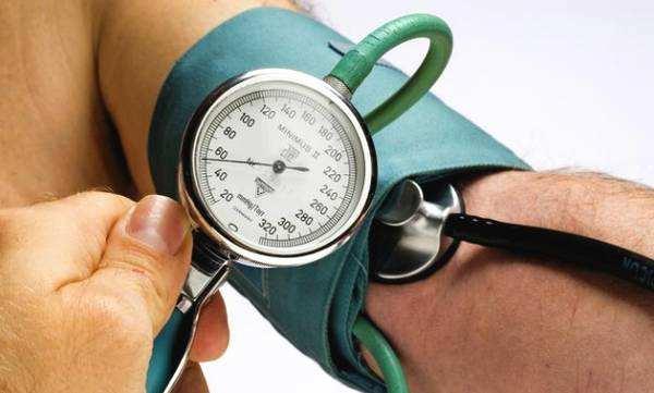 得了高血压后，长期吃芹菜能降血压？看看医生是怎么解释的