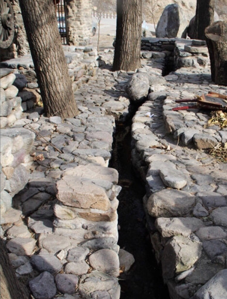 老梆子口楼村旅游拜见农民画家吕小二 ——摄影制作刘群力等