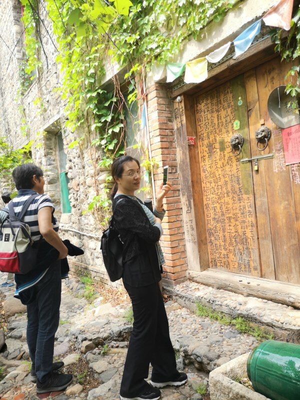 老梆子口楼村旅游拜见农民画家吕小二 ——摄影制作刘群力等