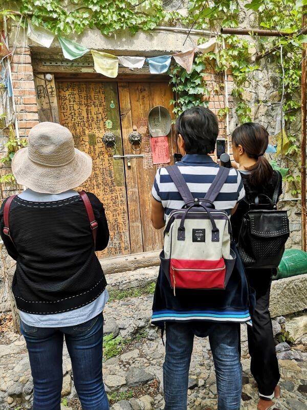 老梆子口楼村旅游拜见农民画家吕小二 ——摄影制作刘群力等