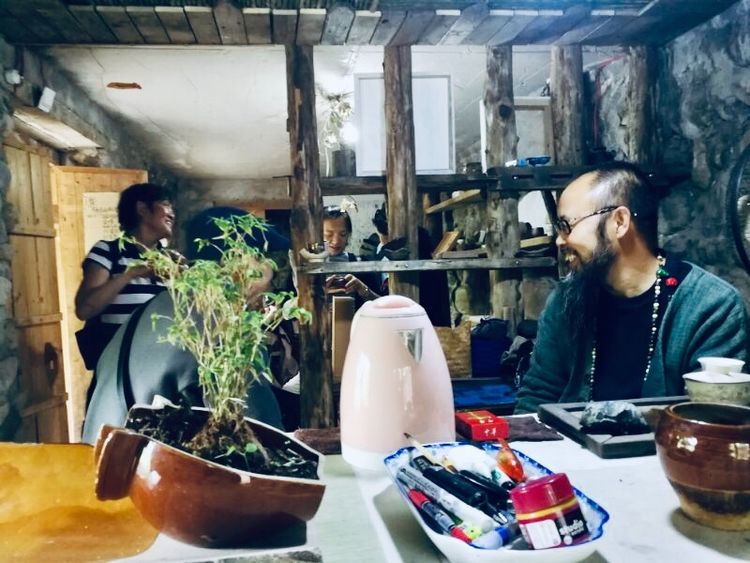 老梆子口楼村旅游拜见农民画家吕小二 ——摄影制作刘群力等