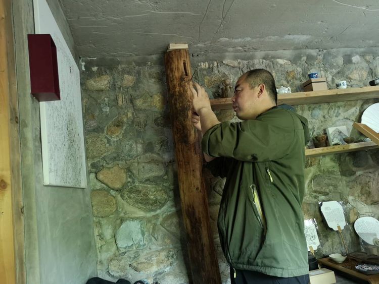 老梆子口楼村旅游拜见农民画家吕小二 ——摄影制作刘群力等