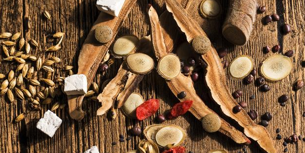 老人该不该吃参？医生坦言：关键看这一点，别瞎补！