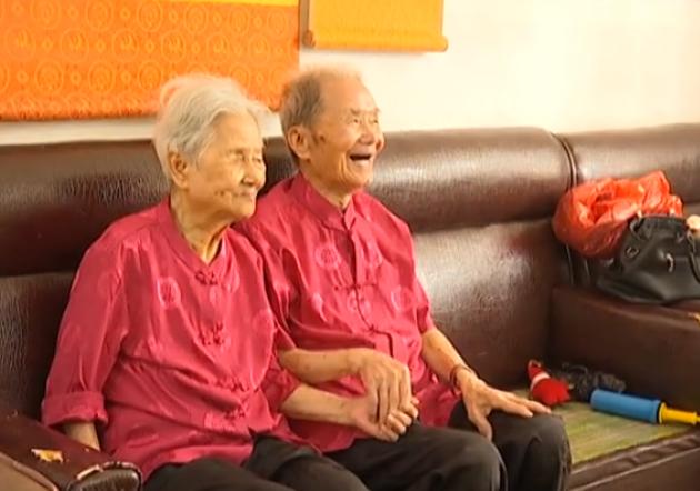 风雨同舟82载 爱情保鲜70年 这些老人相爱到老的秘籍其实很简单