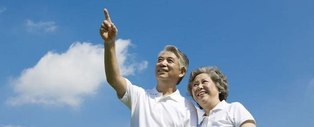 透过人生八雅：琴棋书画诗酒花茶，看人生，获得一份别样的释然！  【一】琴  知音一曲百年经，荡尽红尘留世名。  落雁平沙歌士志，鱼樵山水问心宁。  轻弹旋律三分醉，揉断琴弦几处醒？  纵是真情千万缕，子期不在有谁听？    透过人生八雅：琴棋书画诗酒花茶，看人生，获得一份别样的释然！   【二】棋  无声无息起硝烟，黑白参差云雨颠。  凝目搜囊巧谋略，全神贯注暗周旋。  山穷水尽无舟舸，路转峰回别样天。  方寸之间人世梦，三思落子亦欣然。    透过人生八雅：琴棋书画诗酒花茶，看人生，获得一份别样的释然！