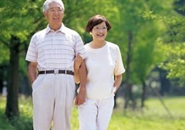 透过人生八雅：琴棋书画诗酒花茶，看人生，获得一份别样的释然！  【一】琴  知音一曲百年经，荡尽红尘留世名。  落雁平沙歌士志，鱼樵山水问心宁。  轻弹旋律三分醉，揉断琴弦几处醒？  纵是真情千万缕，子期不在有谁听？    透过人生八雅：琴棋书画诗酒花茶，看人生，获得一份别样的释然！   【二】棋  无声无息起硝烟，黑白参差云雨颠。  凝目搜囊巧谋略，全神贯注暗周旋。  山穷水尽无舟舸，路转峰回别样天。  方寸之间人世梦，三思落子亦欣然。    透过人生八雅：琴棋书画诗酒花茶，看人生，获得一份别样的释然！