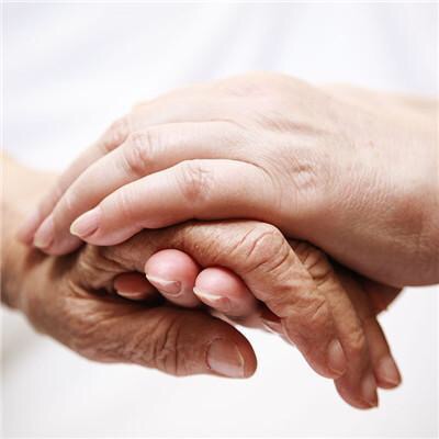 老年人手抖是怎么回事 可能是这些疾病预兆