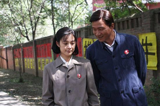 爱你就陪你一起变老，父母那平淡相伴到老的爱情故事你看过几部