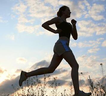 散步可以防癌？医生建议：这2种运动，坚持下去，健体又长寿！