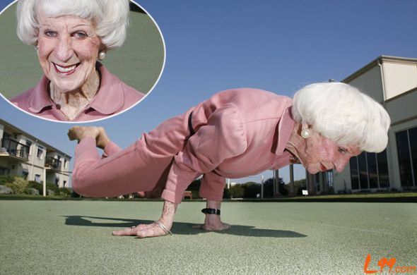 令人汗颜的疯狂老人