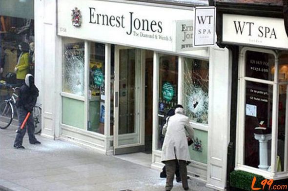 令人汗颜的疯狂老人