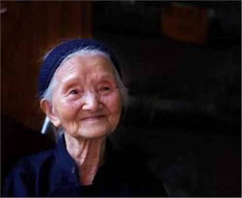 中医发现：不论男女，如果脚上有这个东西，你会长寿到一百多