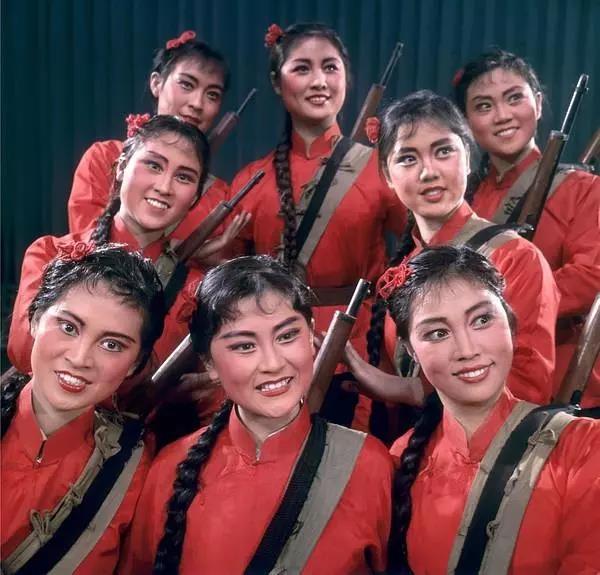 那个年代的妇女，真漂亮！