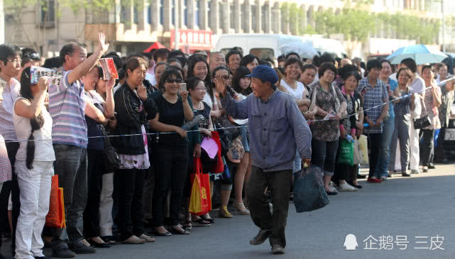 72岁“爷爷考生”19次高考后“逃”离现场：“来年不考啦”
