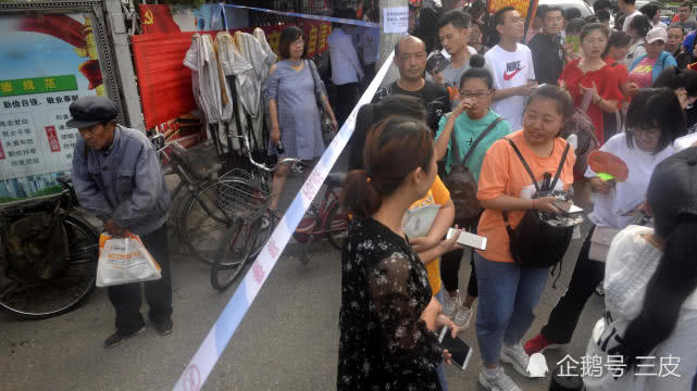 72岁“爷爷考生”19次高考后“逃”离现场：“来年不考啦”