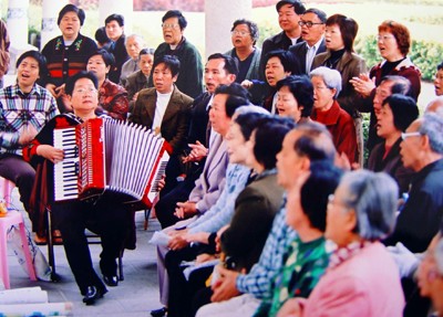 在歌声中养生，越唱越健康!