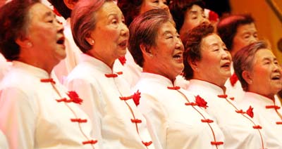 在歌声中养生，越唱越健康!