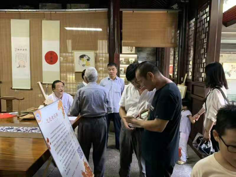 “欢度国庆迎重阳，关爱老人在月湖”活动报道