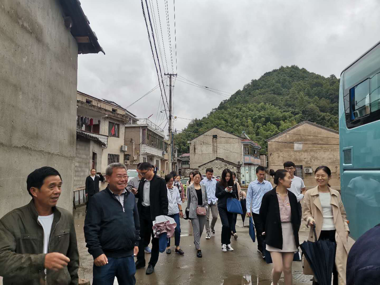 绍兴市委党校教授及学员到金秋家园•长塘头村开展调研